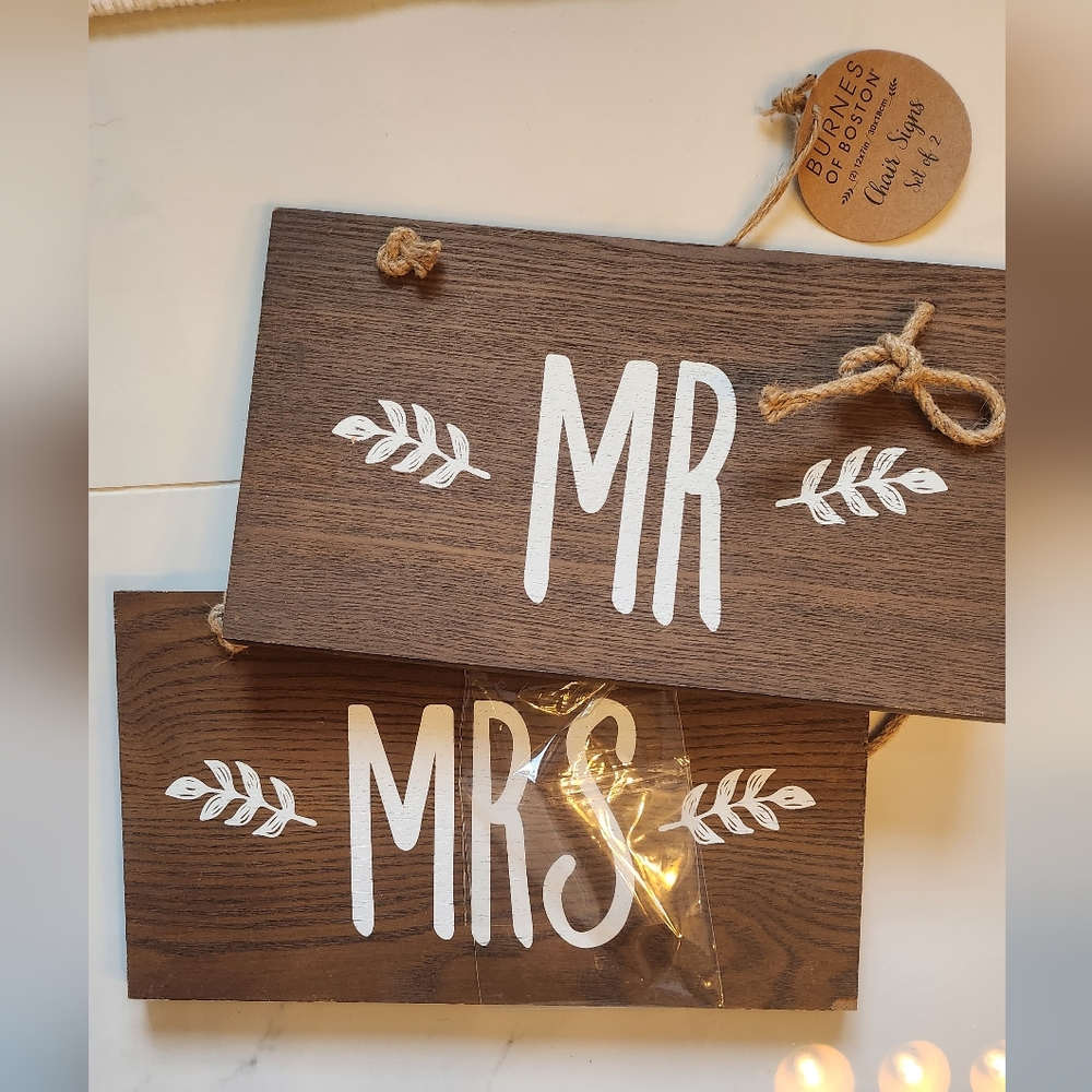 Rustic Burnes of Boston Mr & Mrs chair signs NWT